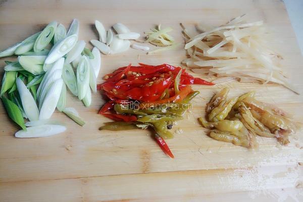 泡椒牛肉丝的做法图解2