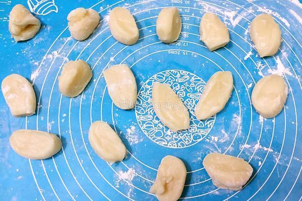 冰皮红豆沙月饼的做法图解10