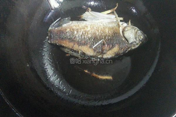腐竹金针菜鱼汤的做法图解5