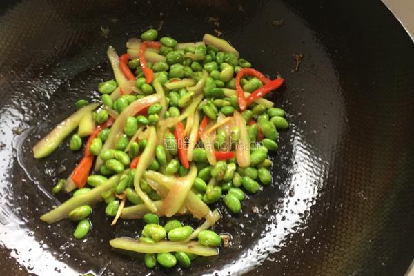 西瓜翠衣炒毛豆的做法图解8