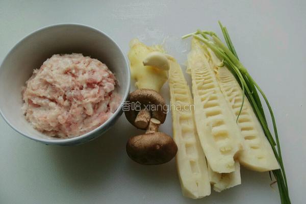竹笋猪肉饺子的做法图解1
