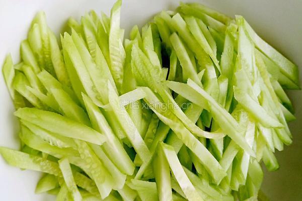 东北家常凉菜的做法图解1