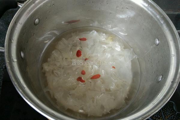 冰糖银耳汤的做法图解5