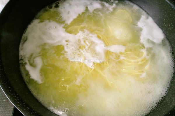 素炒冷面的做法图解1