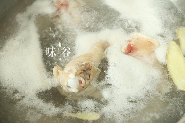 莲子鸡汤的做法图解3