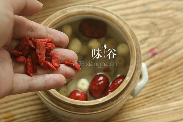 莲子鸡汤的做法图解5