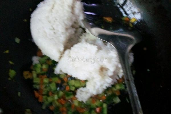 黄瓜蛋炒饭的做法图解7