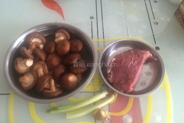 香菇肉馅饺子的做法图解1