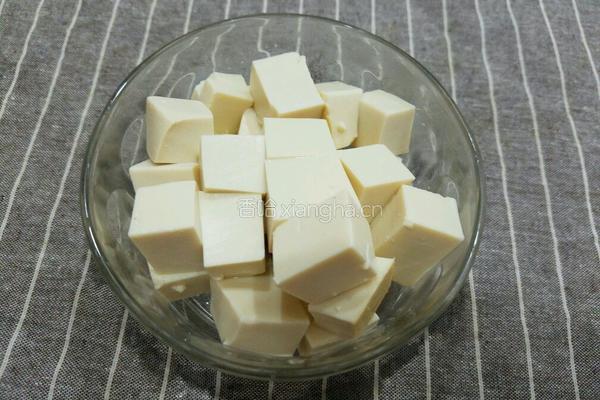 鸭血烩豆腐的做法图解1