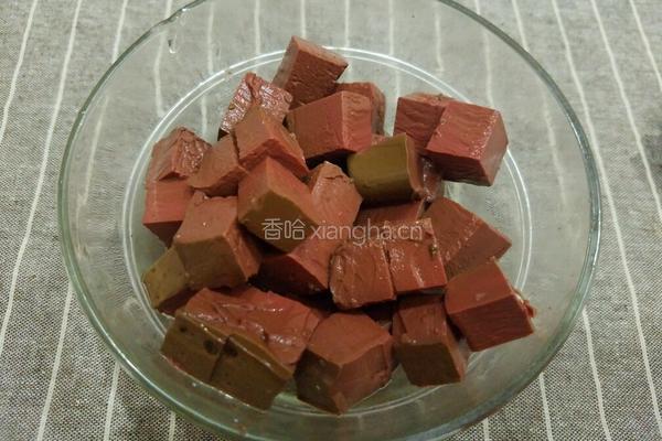 鸭血烩豆腐的做法图解2