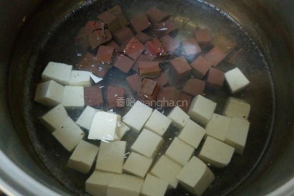 鸭血烩豆腐的做法图解4