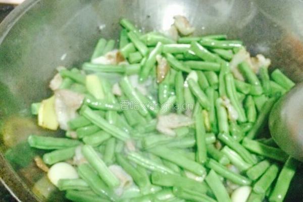 五花肉焖豆角的做法图解5