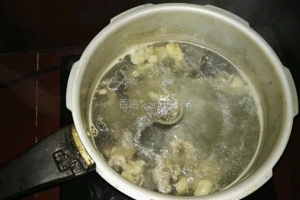 人参甲鱼汤的做法图解2