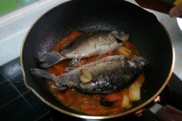 酥鲫鱼的做法图解5