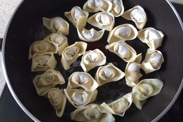油煎馄饨的做法图解2