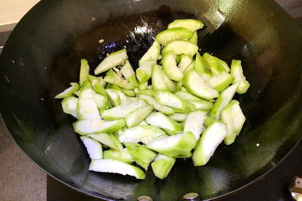 家常丝瓜炒肉的做法图解6