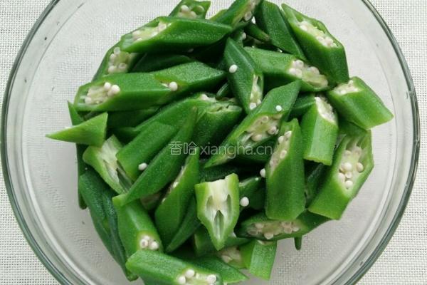 醋溜肉片黄秋葵的做法图解2