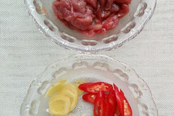 醋溜肉片黄秋葵的做法图解3