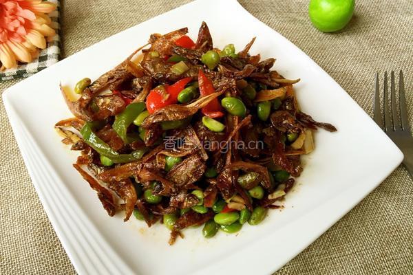 咸鱼炒毛豆的做法图解9