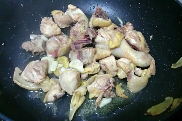 薯仔焖鸡的做法图解6