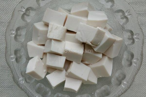 豆腐肉片汤的做法图解1