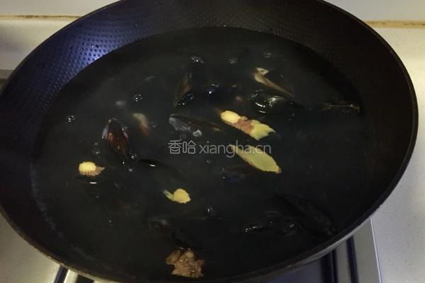 淡菜山药滋补汤的做法图解2