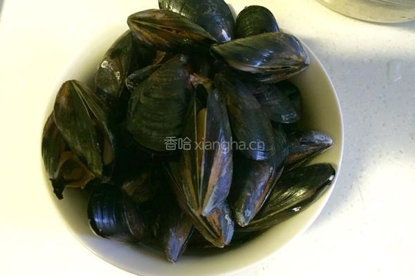 淡菜山药滋补汤的做法图解3