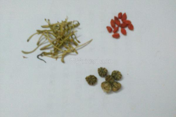 枸杞菊花金银花茶的做法图解1