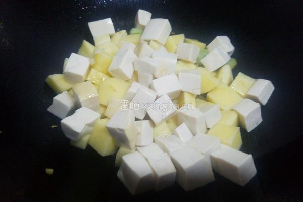 土豆烧豆腐的做法图解7