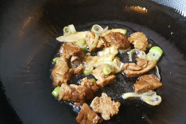 排骨玉米萝卜煲仔饭的做法图解9