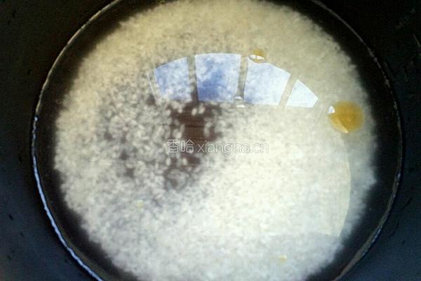 香菇胡萝卜粥的做法图解1