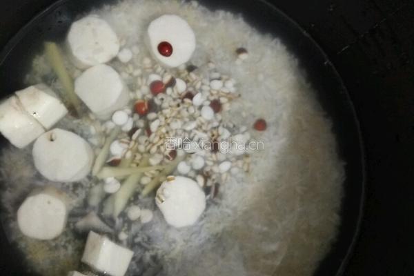 山药薏米芡实粥的做法图解4