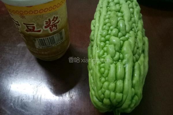 蒸苦瓜的做法图解1