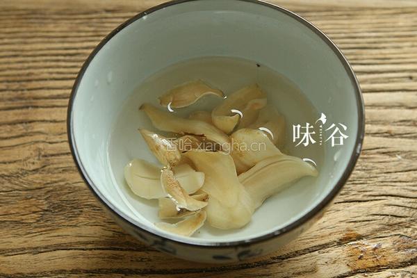灵芝桂圆清鸡汤的做法图解3