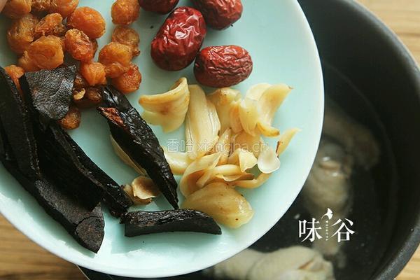 灵芝桂圆清鸡汤的做法图解4
