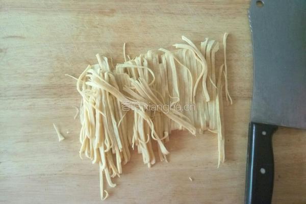 韭菜炒豆皮的做法图解3