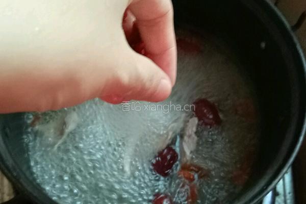 红枣瘦肉汤的做法图解5
