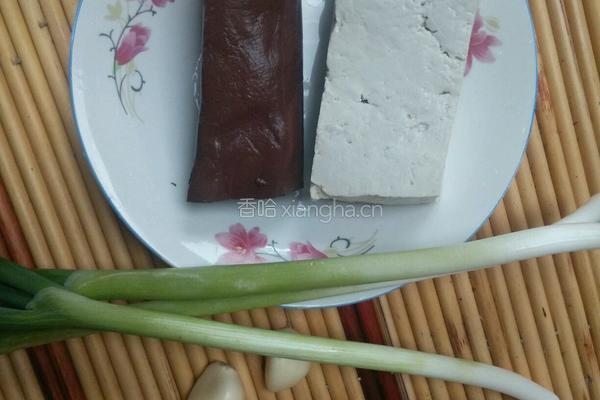 猪血豆腐的做法图解1