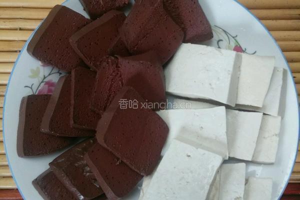 猪血豆腐的做法图解2