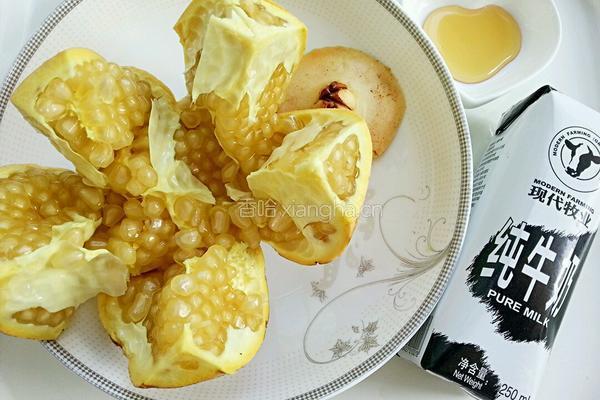 果汁牛奶的做法图解1