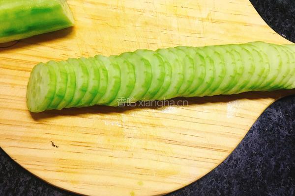 吞拿鱼沙拉的做法图解3