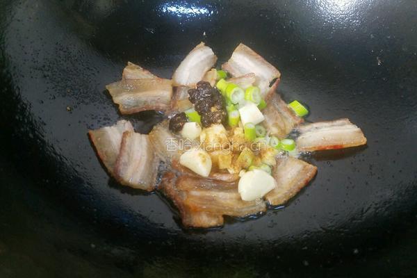 胡萝卜回锅肉的做法图解7