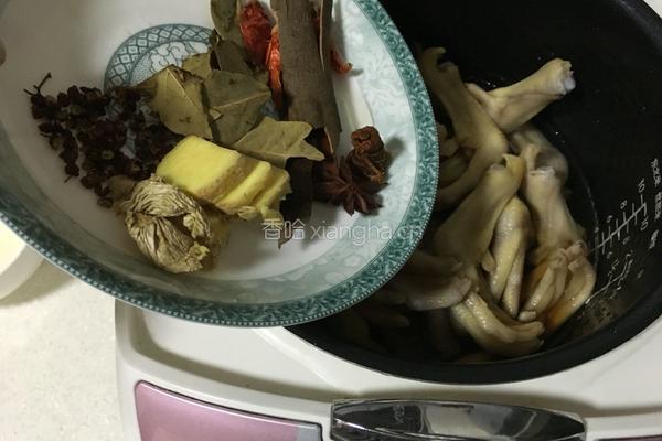电饭煲卤鸭掌的做法图解6