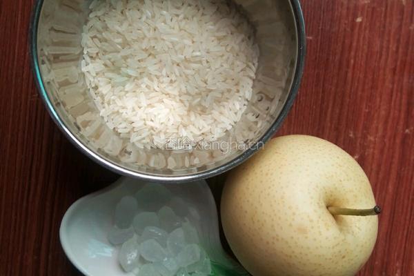 冰糖雪梨粥的做法图解1
