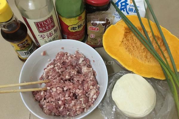 猪肉南瓜馅饺子的做法图解1