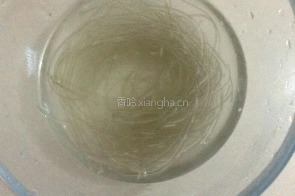 白菜粉丝汤的做法图解2