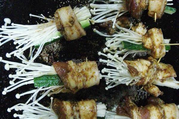 金针菇五花肉卷的做法图解5