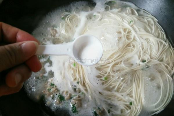 肉丸子面条的做法图解8