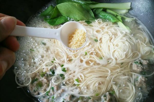 肉丸子面条的做法图解10