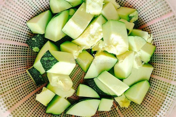 土豆豆角炖南瓜的做法图解1